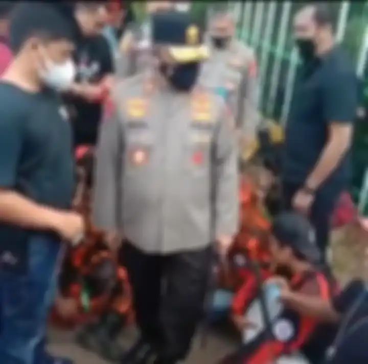 polisi menangkap 1 orang Pemuda Pancasila yang ikut mengeroyok Dermawan. Pelaku saat ini masih diperiksa intensif di Polda Metro Jaya.