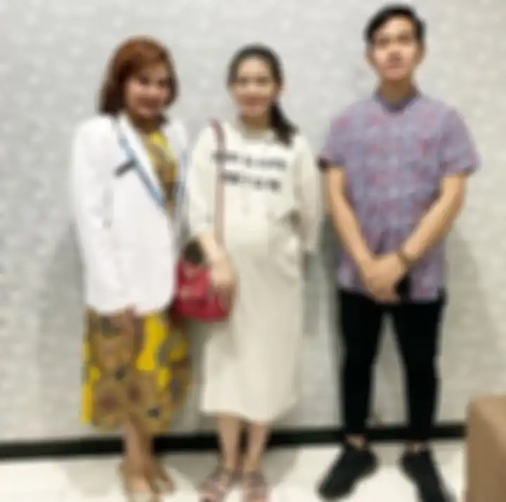 Penampilan sederhana Selvi Ananda menantu Presiden Jokowi saat kontrol ke dokter jelang melahirkan pakai sandal teplek