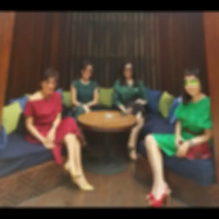 Rosy Riady bersama para sahabatnya