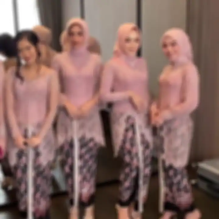Penampilan Lesty Kejora kenakan kebaya pink di pernikahan Ali Syakieb