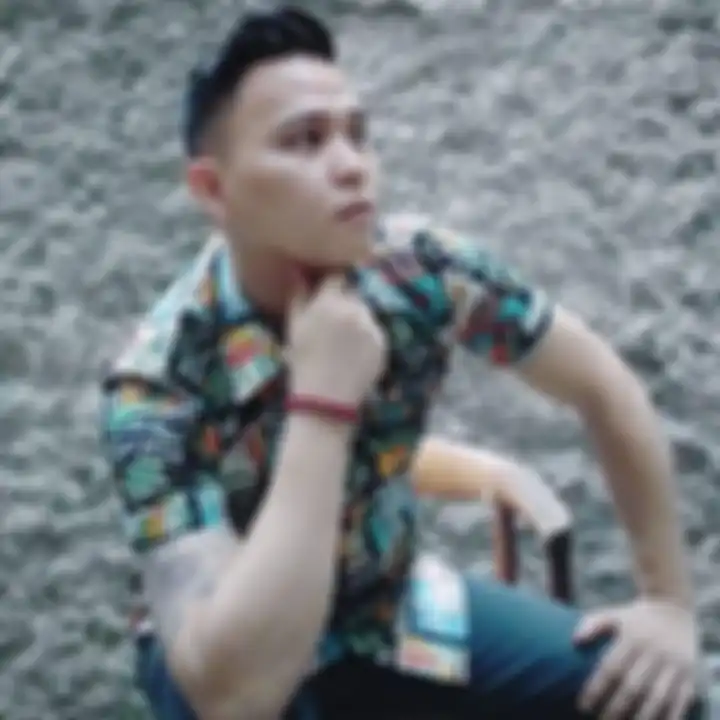 Hard Gumay blak-blakan menyebut ciri-ciri artis inisial R yang diramalkan mengalami kecelakaan hebat di wilayah Jawa. 