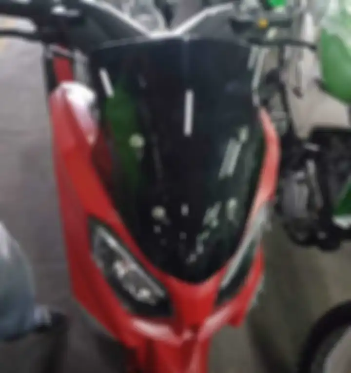 Lampu depan dibikin dua atau headlamp dual terpisah 