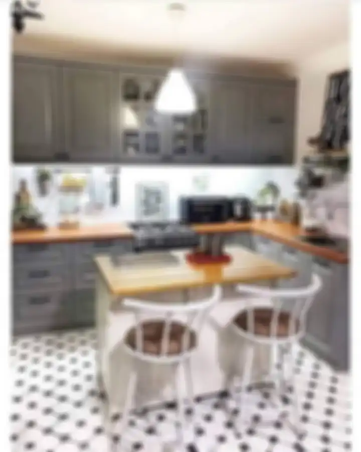 Posisi alat rumah tangga ini jadi kunci agar desain dapur leter L minimalis tampak cantik dan fungsional. Foto hasilnya goda hati. 