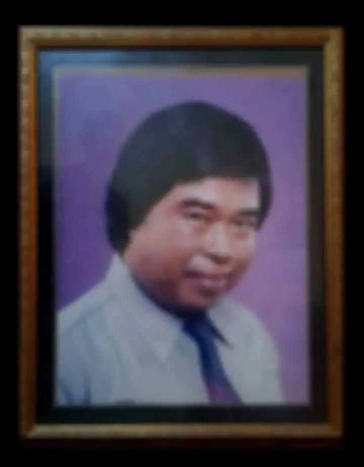 Pelawak Eddy Gombloh yang meninggal dunia jauh dari Ibu Kota memilih jadi petani demi sesuap nasi. Pantas foto terkininya sulit ditemui.