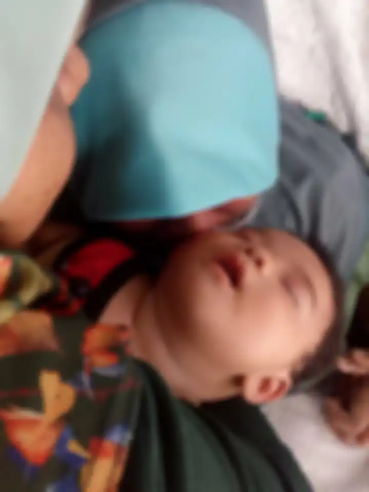 Nur Fadila akhirnya merasakan sentuhan bayinya untuk pertama kalinya setelah mengalami koma selama lima bulan pasca melahirkan.