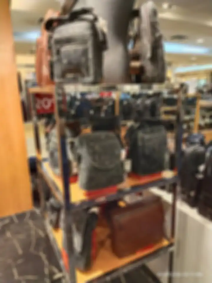 penampakan tas yang berjamur di mall malaysia
