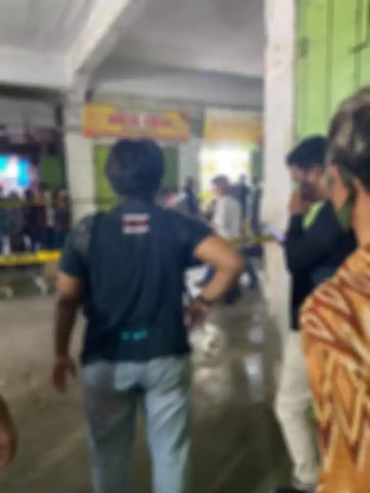 Kondisi toko emas usai perampokan yang terjadi di Pasar Simpang Limun, Medan. Foto korban tembak dalam peristiwa perampokan toko emas di Medan beredar di media sosial. 