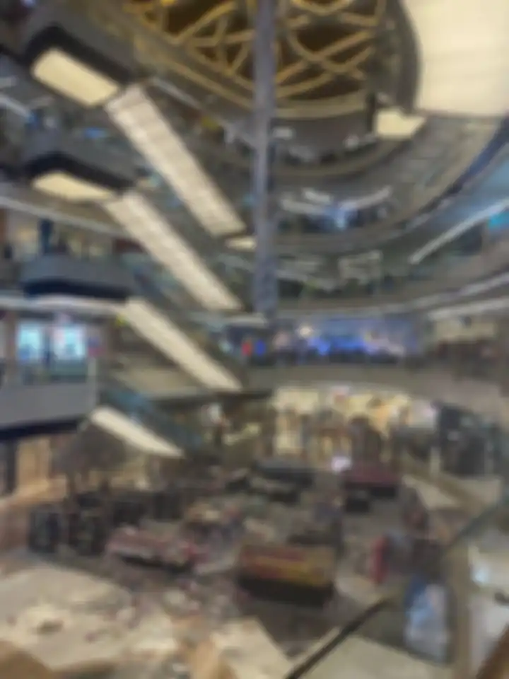 Ornamen yang terpasang di plafon Lippo Mall Kemang runtuh usai disapu angin kencang. Polisi menemukan fakta ini di lapangan.