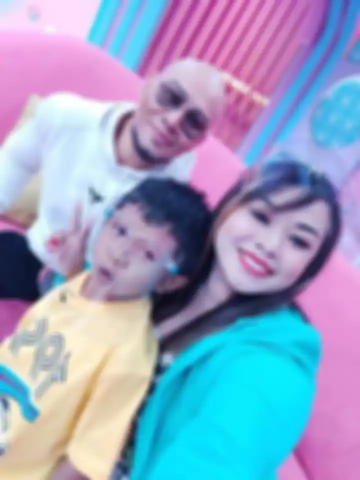 Tante Lala bahagia bisa ajak anaknya foto bareng dengan banyak artis. Salah satunya, Raffi Ahmad. Ini alasannya menikah di usia muda.