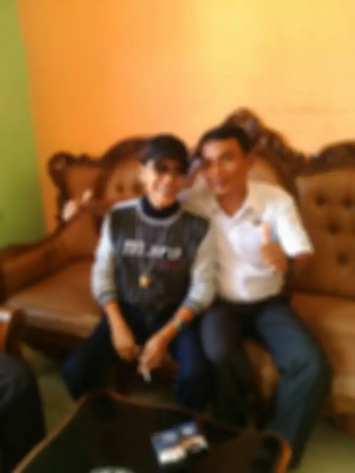 Umi Elvy Sukaesih berduka cita kehilangan sosok tercinta dalam kondisi segar bugar. Ratu dangdut unggah foto duka. 