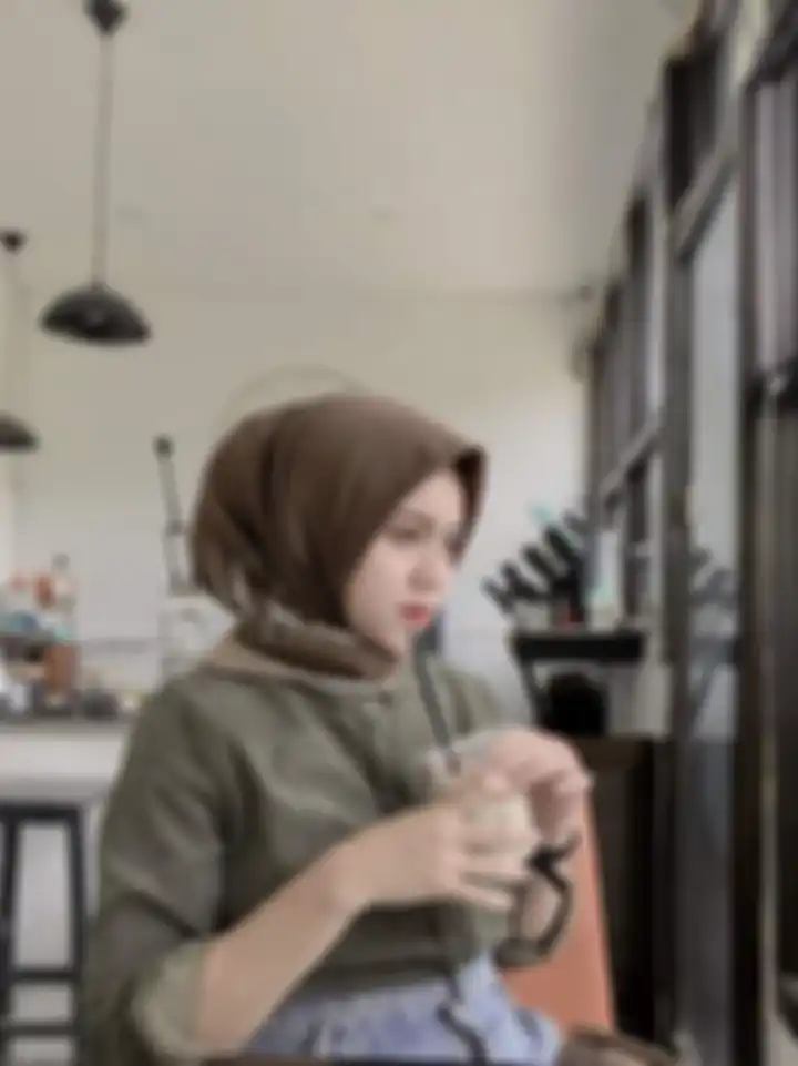 Foto Novia Widyasari tersebar ke mana-mana. Foto mahasiswi Brawijaya berparas cantik ini sudah membikin hati netizen remuk redam.