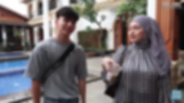 Nathalie Holscher pakai baju senada dengan Jeffry Reksa