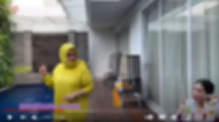 Mama Rieta diminta Nagita  untuk nyebur