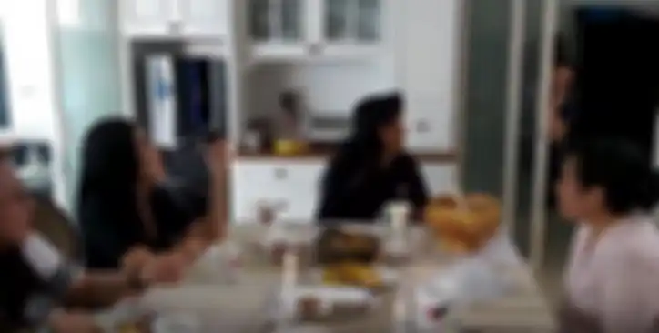 Dapur mewah di rumah Rieke Diah Pitaloka