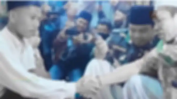 Pernikahan dengan mas kawin sandal jepit dan air viral, mempelai pengantin malah di-bully