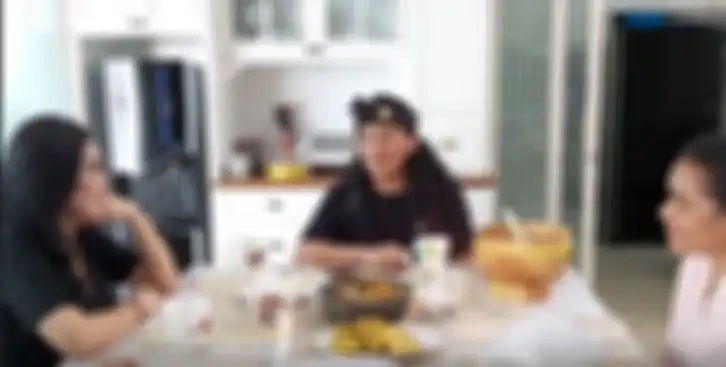 Dapur mewah di rumah Rieke Diah Pitaloka