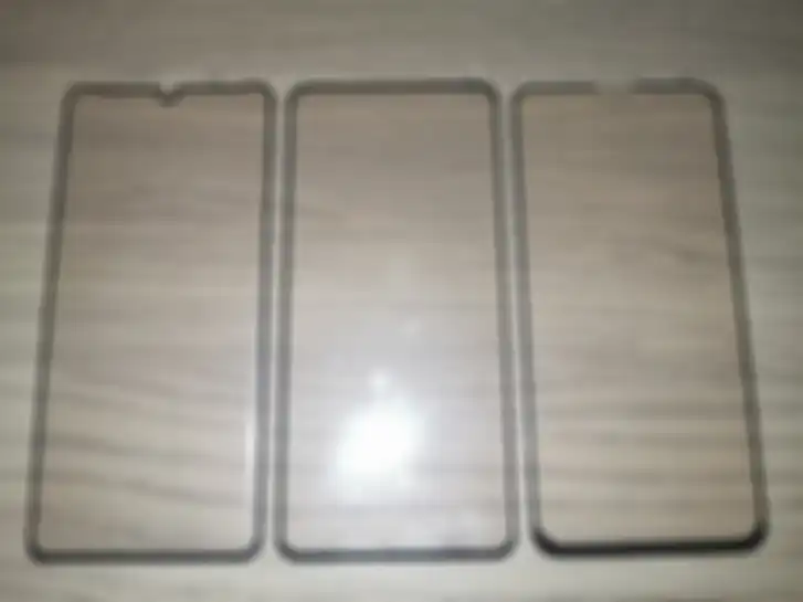 Perbandingan ukuran P40 Pro (tengah) dengan P30 (kiri) dan Nubia Honor Magic 2 (kanan)