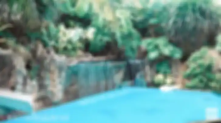 Kolam renang di rumah denny Cagur