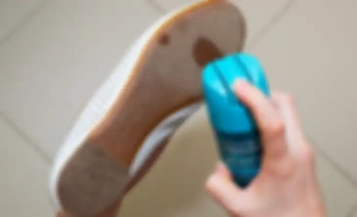 hair spray untuk sol sepatu licin
