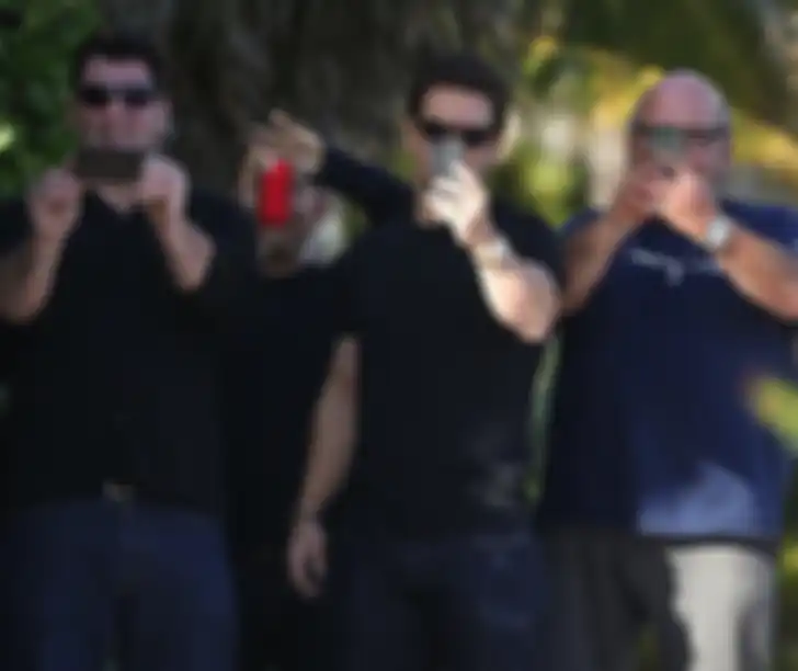 Cara unik seleb hadapi paparazzi