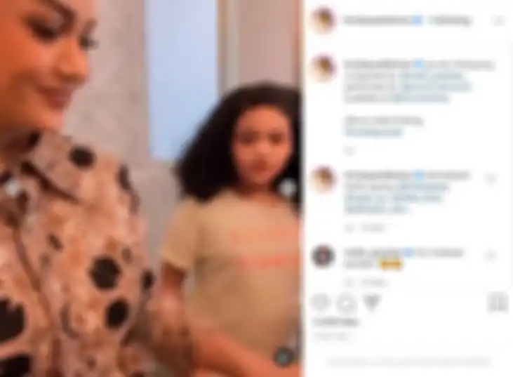 Krisdayanti girang bukan kepalang saat lihat sang putri, Amora Lemoa mewarisi suara emasnya hingga sukses merilis lagu anak.