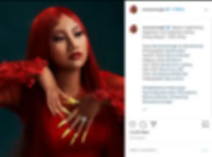 Penampilan Maria Idol dengan rambut merah cetar
