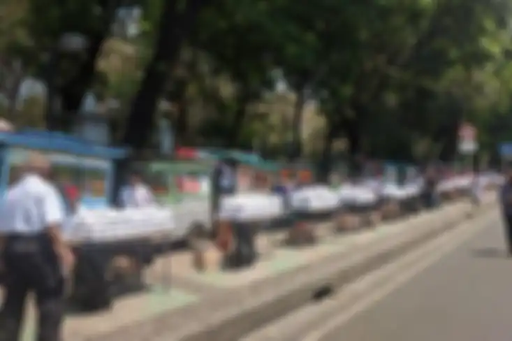 Nasi goreng gratis bagi setiap orang yang melintas Jalan Merdeka Barat, Gambir, Jakarta Pusat, dalam momentum pelantikan Presiden dan Wakil Presiden