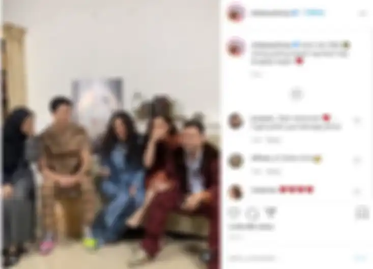 Nasibnya jadi sorotan usai cerai, Engku Emran kepergok ngeluh soal makanan, Laudya Cynthia Bella malah asyik cekikian bareng sahabat-sahabatnya seraya lakukan hal ini. 