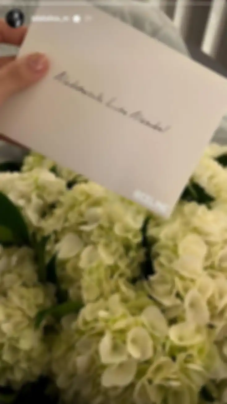 Buket bunga yang didapat Lisa BLACKPINK dari tim Celine.
