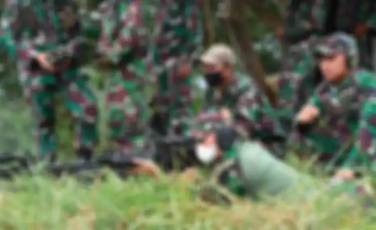 Kasdam III/Siliwangi Brigjen TNI Kunto Arief Wibowo meninjau latihan menembak yang dilaksakan personel Yonif 315/Garuda di Ciptata, Kabupaten Bandung Barat. 