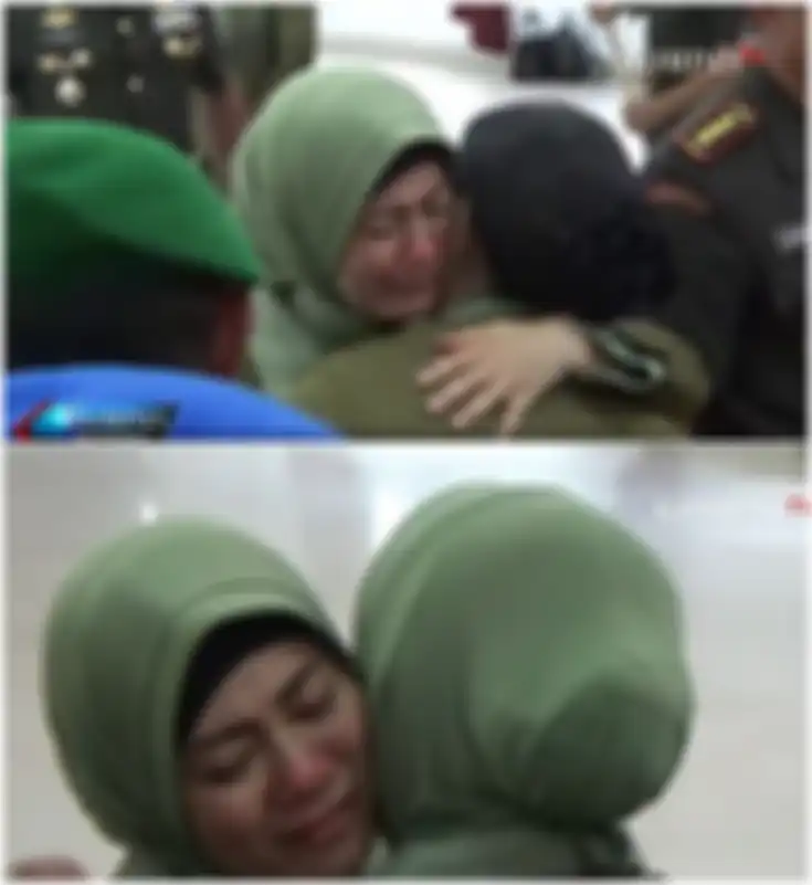 Istri mantan Dandim Kendari menangis saat acara serah terima jabatan suaminya