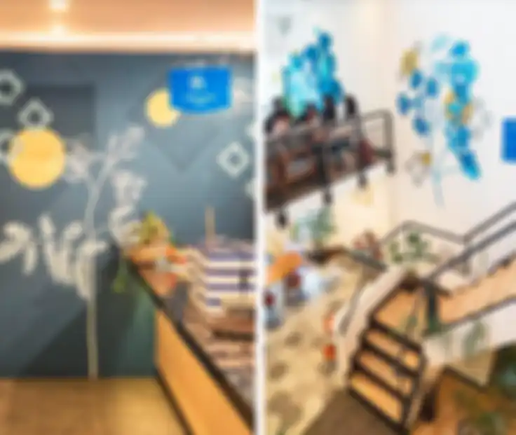 mural di lantai dua dihadirkan guna menciptakan spot yang instagramable buat pengunjung.