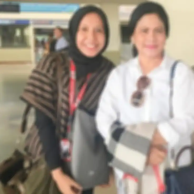 Fashion hijab modis Nadya Arifta