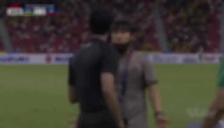 Shin Tae-yong memarahi wasit dalam laga Indonesia vs Malaysia (19/12/2021). 