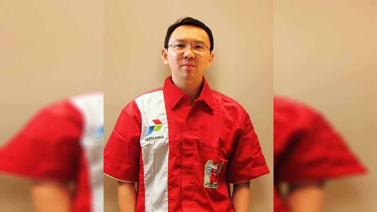 Beredar foto Basuki Tjahaja Purnama atau lebih dikenal Ahok memakai baju petugas SPBU Pertamina di media sosial Instagram.