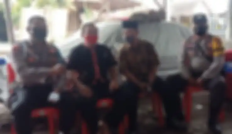 Kapolsek Bantul Kompol B Ayom saat bersama anggotanya.
