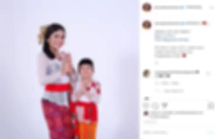 Unggahan Denada bersama putrinya