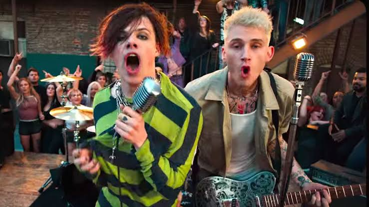 Yungblud (kiri) dan Machine Gun Kelly