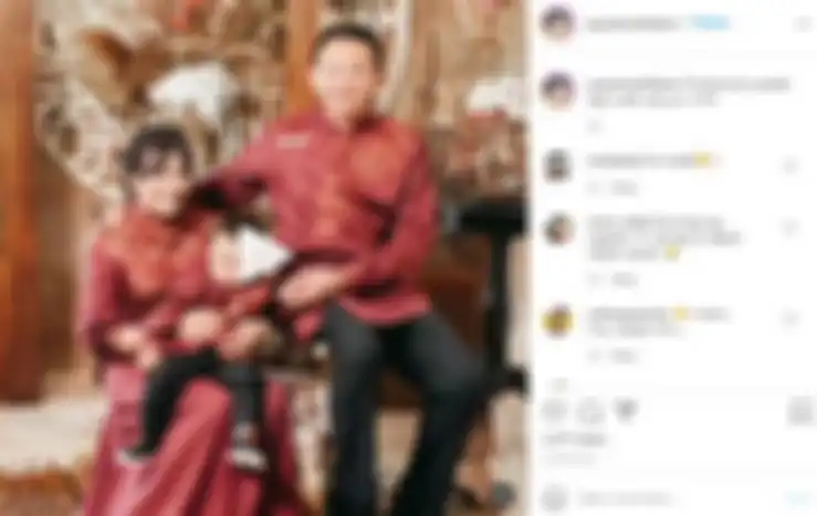 Puput Nastiti Devi pemotretan keluarga bareng suami dan mertua