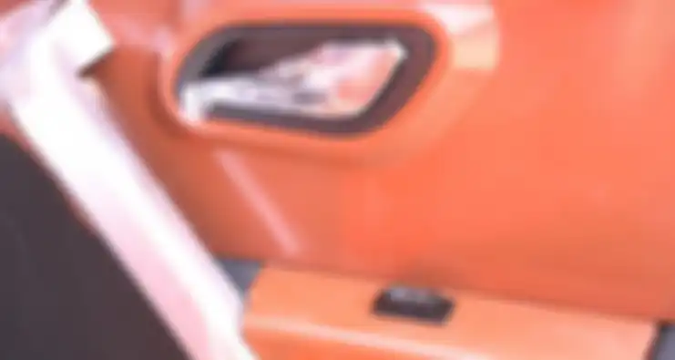 Meski berukuran imut, mobil listrik ini punya electric power window lo!