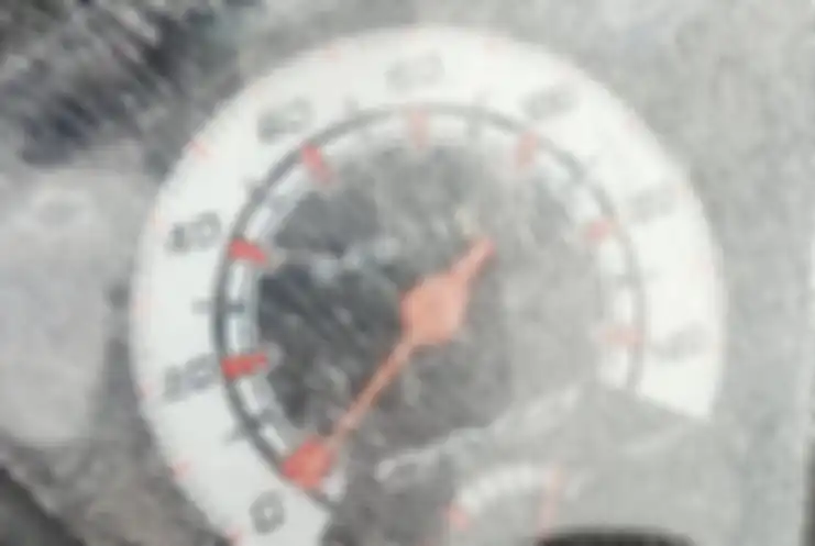Mika spidometer retak-retak bisa hilang dioles minyak goreng atau oli baru. 