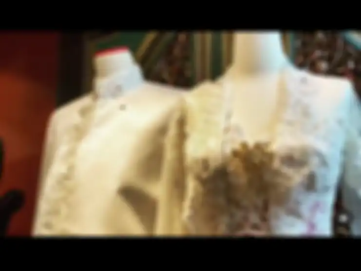 Detail baju pengantin Ayu Ting Ting dan Adit Jayusman rancangan Anne Avantie