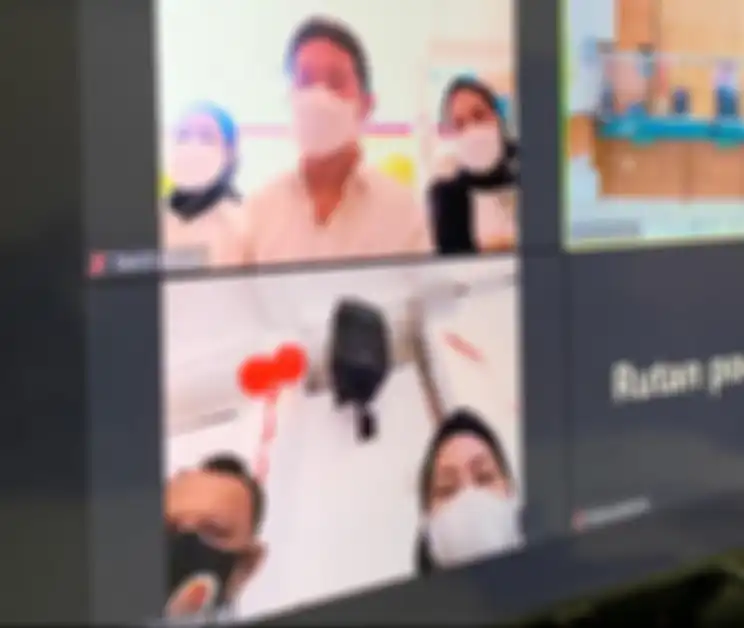 Tersangka kasus mafia tanah keluarga Nirina Zubir: Riri Khasmita, Edrianto, Farida,  Ina Rosainaz dan Erwin Riduan menghadiri sidang putusan kasus mafia tanah secara daring, Selasa (16/8/2022).