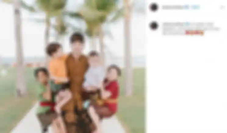 Stefan William mengunggah foto gendong keempat anaknya hingga tulis pesan menyentuh hati. 