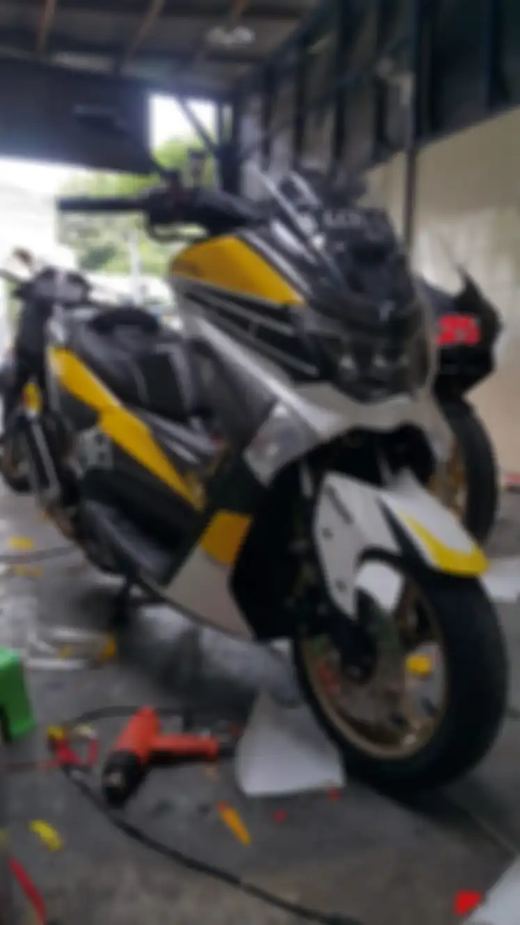 Hasil cutting sticker Graphic Factory di Yamaha NMAX.
