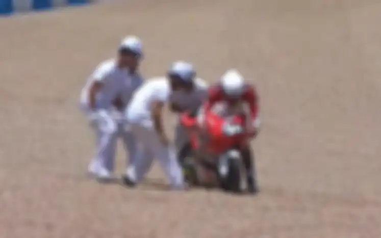Pembalap Indonesia Fadillah Arbi Aditama mengalami crash di Race 2 FIM JuniorGP Moto3 2022 di sirkuit Jerez
