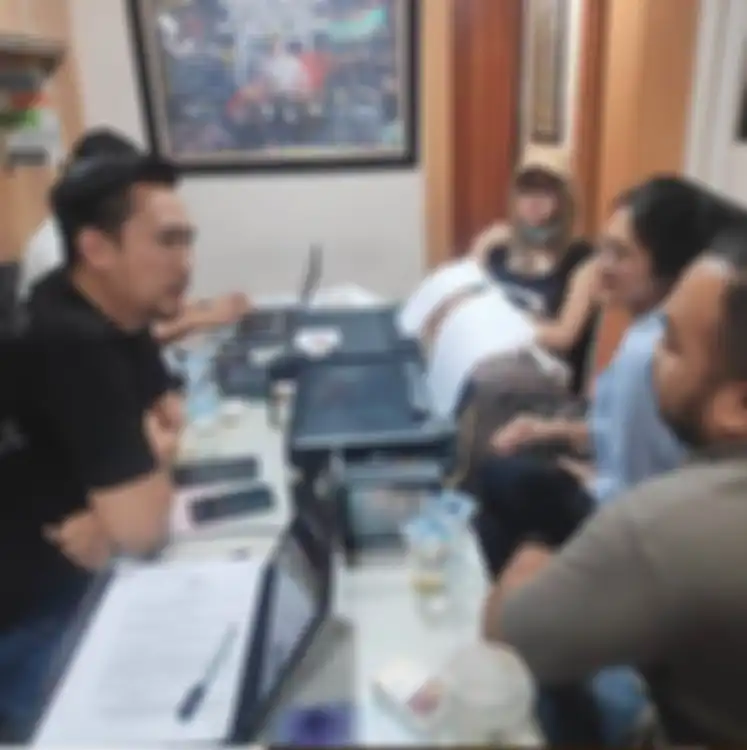 Lucinta Luna diamankan Satres Narkoba Polres Metro Jakarta Barat, Selasa (11/2/2020) dini hari bersama tiga rekannya. Satu di antaranya adalah perempuan yang disebut polisi sebagai kekasih sang public figure.