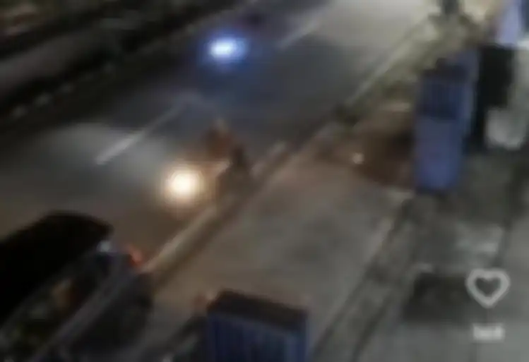 Menanggapi viralnya video perampokan, Kapolres Jaktim Kombes Erwin Kurniawan tak menepis. Dia menjelaskan polisi yang menolak laporan. 