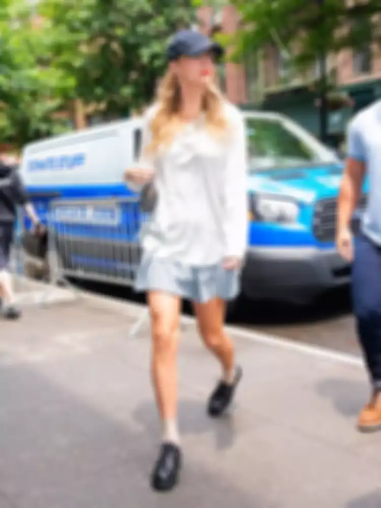 Outfit liburan akhir tahun 2023 ala Taylor Swift