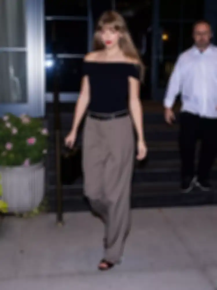 Outfit liburan akhir tahun 2023 ala Taylor Swift
